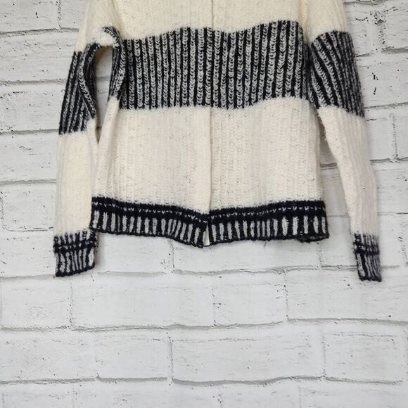 Sundance Womens Wool Striped Snap Front Cardigan Sweater White Black Size Medium - Picture 4 of 12
